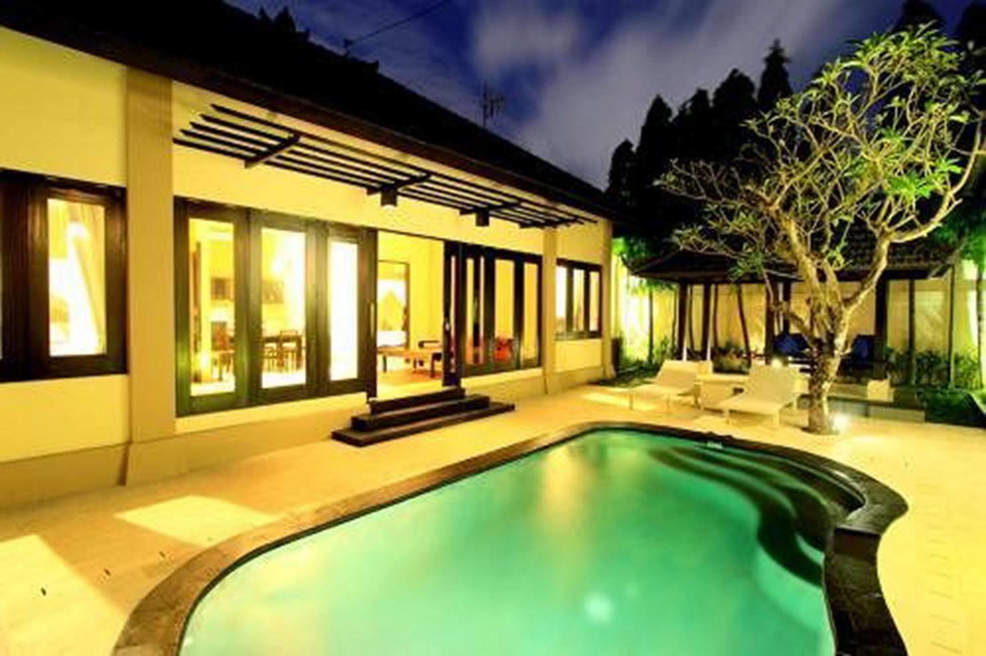 The Tukad Villa Seminyak Exterior foto